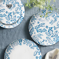 Plaque en céramique bleue blanche exquise Motifs de feuilles complexes idéaux pour les événements de mariage nuptial de jardin romantique