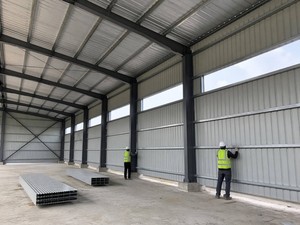Entrepôt et bâtiment de stockage préfabriqués modernes en structure légère en acier SUNRISE - Product Image 1
