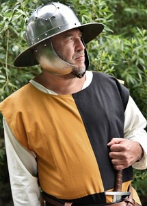 Casque médiéval en acier avec protège-joues, casque de chevalier, armure de style européen, protection historique de la tête, portable pour musée - Product Image 6
