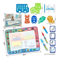 Tapis de dessin à l'eau magique pour enfants, tableau de gribouillage réutilisable avec pochoirs alphabet, chiffres et animaux, toile de dessin éducative