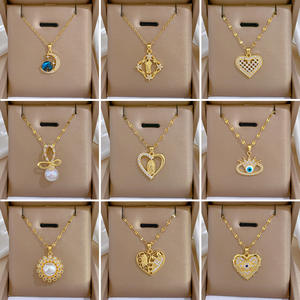 Collar de Lujo con Dije de Llave, Cruz, Luna y Flor con Circonitas y Diamantes en Acero Inoxidable Chapado en Oro de 18K para Mujer Joyería de Alta Calidad - Product Image 3