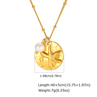 Collier unisexe tendance style océan en acier inoxydable plaqué or avec pendentif géométrique, chaîne latérale perlée, étoile de mer et coquillage, et perle