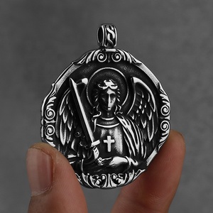 Pendentif vintage en acier inoxydable, archange, religieux, homme, ange gardien chrétien, saint Michel, protège-nous, croix, collier - Product Image 3