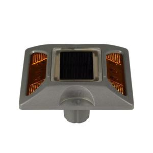 ไฟสะท้อนแสงติดถนนแบบโซลาร์เซลล์ IP68 6 LED รูปตาแมว สำหรับการมองเห็นสูง - Product Image 4