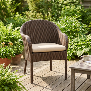 Chaise de jardin en osier d'extérieur avec coussin beige, style rustique, pieds coniques, structure robuste pour terrasse et patio - Product Image 1