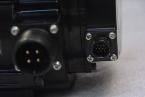 SGMSV-10ADA61 ORIGINAL Y a s k w Motor de Inercia Media Sigma5 de 1kW - Product Image 2