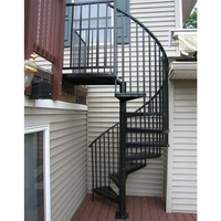 Escalier en colimaçon minimaliste Prima, escalier rotatif sur mesure avec garde-corps en verre pour la décoration intérieure de villa