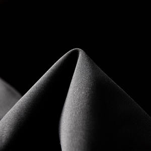 قماش سبانديكس لهب متأصل مقاوم للتمدد باللون الأسود 200 جم/متر مربع مصبوغ بنمط بوليستر لغطاء الطاولة لعرض الحدث - Product Image 5