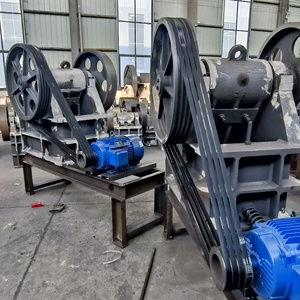 Concasseur à mâchoires mobile compact pour pierre avec convoyeur et boîte de vitesses, faible coût d'entretien, capacité 2-7t/h, double alimentation électrique et diesel - Product Image 4