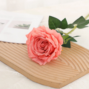 Arreglo Floral de Rosas Artificiales, Flores de Seda y Plástico de Alta Simulación, Decoración Moderna para el Hogar, Adorno para Mesa de Sala de Estar - Product Image 4