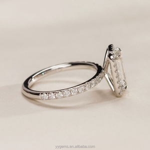 Anillo de Boda de Oro Sólido de 18K con Halo de Moissanita Esmeralda de 3CT y Banda Pavé, Joyería Fina para Mujer - Product Image 2