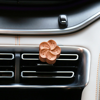 Parfum haut de gamme en bois personnalisé Mini diffuseur d'huiles essentielles enfichable pour voiture Diffuseur d'aromathérapie pour voiture en bois