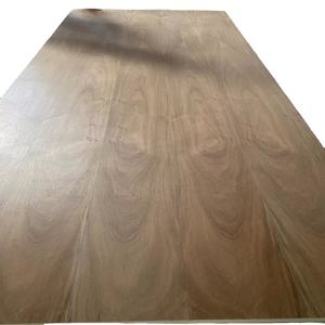 Contreplaqué Commercial en noyer des caraïbes - Product Image 1