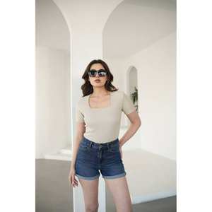 Chemisier minimaliste à col carré pour femme, manches courtes, tricoté, élastique, à porter au quotidien - Product Image 1