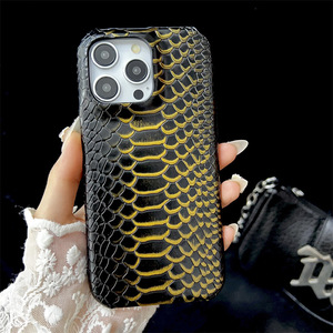 حافظة هاتف جلدية فاخرة من ماركة أزياء لهواتف آبل 16 برو ماكس وآبل 15 برو مع حماية من السقوط لطرازات 14/13/12/11 مصنوعة من مادة TPU - Product Image 3