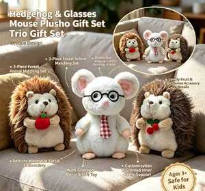 Set Trio di Peluche <span class=keywords><strong>Amici</strong></span> della Foresta: Riccio, Topo, Bambola Imbottita con Occhiali Staccabili, Cravatta e Accessori Frutta - Giocattoli Animali Personalizzati all'Ingrosso - Product Image 1