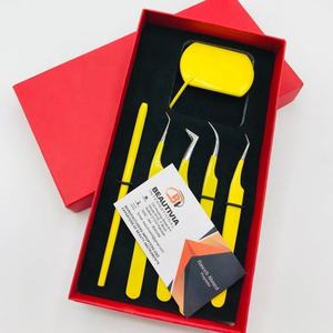 Pinzas de extensión de pestañas de acero sostenible con recubrimiento en polvo amarillo con logotipo personalizado, aplicador de modelo profesional de espejo de pestañas - Product Image 6