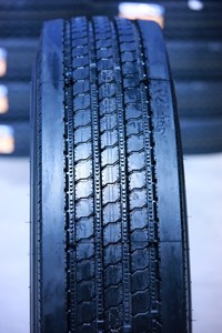 Neumáticos para Camión LCH T-REX Nuevos 275/80R22.5 295/60R22.5, Neumáticos Radiales de Acero TBR para Camiones Pesados y Autobuses, Neumáticos Neumáticos para Camiones Comerciales - Product Image 5