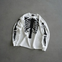 Camiseta de manga larga para hombre, estilo Y2K, alternativa oscura, streetwear, tejido gofrado, corte regular, con estampado gráfico de esqueleto gótico, venta al por mayor
