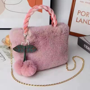 Sac à main en peluche blanc à la mode et mignon, sac messager en peluche, design de niche, sac seau en peluche - Product Image 5