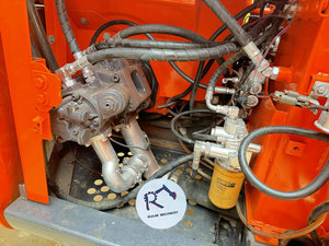 Miniexcavadora Hitachi ZX70 de Segunda Mano, 7 Toneladas, Motor con Rodamientos, Modelo 2024, Tipo Oruga, Excelente Estado, en Venta - Product Image 5