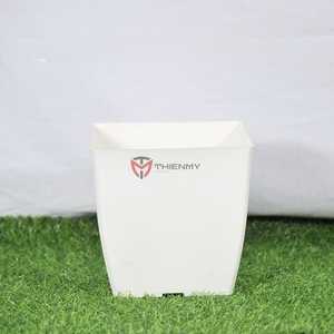 Macetas Cuadradas V16, V20, V25 Blancas de PP para Jardín Exterior, Macetas de Calidad para Plantas de Interior, Plástico Clásico, Fabricadas en Vietnam - Product Image 1