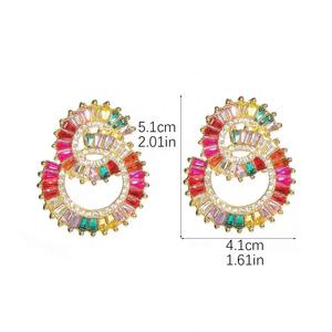 Boucle d'oreille à clous tendance en alliage, style vintage classique, multicouche, géométrique, à entrelacement circulaire, avec incrustation de strass de couleur intense, pour anniversaire - Product Image 6