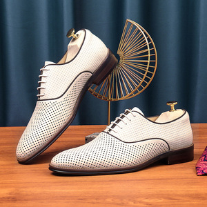 Chaussures en cuir pour hommes, dernière mode automne - Couleur marron, style rétro britannique tendance pour les occasions professionnelles et décontractées. - Product Image 5