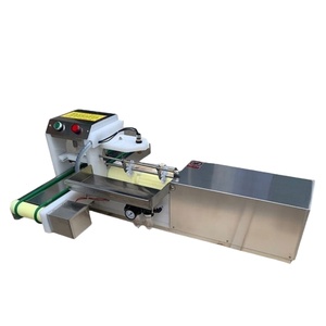 Machine à former des brochettes de barbecue électriques pour des bâtonnets de viande uniformes, avec un nettoyage facile et un entretien réduit - Product Image 1