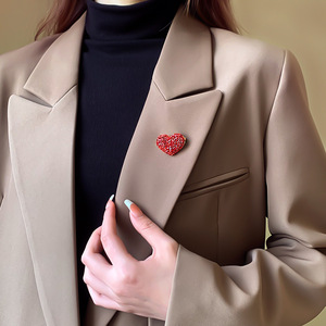 Nuevas Tendencias al por Mayor, Broches Brillantes con Diamantes Completos en Forma de Corazón Rojo para Mujeres, para Bodas y Fiestas - Product Image 2