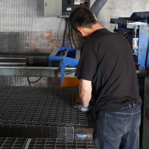 내구성 아연 도금 와이어 메쉬 패널 도매 건축 자재 금속 건물 사용을위한 인기있는 탄소강 메쉬 - Product Image 5