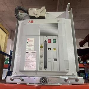 Disjoncteur à vide authentique ABB VD4 12-40,5 kV tripolaire capacité de coupure 16 kA mécanisme à ressort - Product Image 1