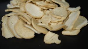 Korean Snack Sweet Salty Taste New Arrival Black <strong>Truffle</strong> Flavor <strong>Crisps</strong> Hard Texture Bagel <strong>Crisps</strong> - Product Image 5