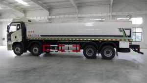 Camion-citerne HOWO 8x4 30 000L pour le transport de mazout, de diesel et d'essence - Product Image 4