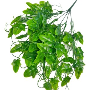 Petite plante artificielle en plastique de type fougère verte pour la décoration de la maison, les mariages, les accessoires de photographie en extérieur - Product Image 5