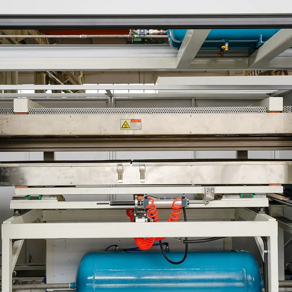 Machine de fabrication de récipients alimentaires jetables en bagasse avec entraînement par servomoteur entièrement automatique, plateaux alimentaires, thermoformage sous vide
