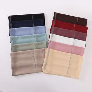 CCY Vente en gros Grande écharpe en mousseline de soie pour femmes Hijab musulman en diamant Shaw Hijabs en mousseline de soie avec strass - Product Image 2