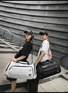 Sac de sport de voyage en nylon grande capacité pour homme et femme, personnalisé, imperméable, avec logo imprimé, sac de sport à bandoulière, sac de sport portable - Product Image 4