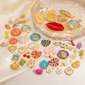 Galería de Arte en Esmalte |   Dijes de Acero Inoxidable con Baño de Oro PVD de 18K y Esmalte para Creación de Joyería DIY |   Colgantes Veraniegos de Estilo Caprichoso - Product Image 4