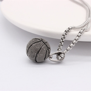 Nouvel Arrivage Bijoux en Gros Transfrontaliers Très Demandés ; Colliers Pendentifs Vintage Style Européen et Américain Inspirés du Basketball - Product Image 4