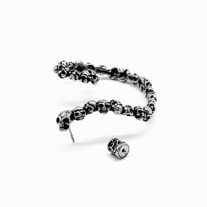 Pendientes de aro yúnique con diseño de calavera de acero de titanio para fiestas, joyería de moda - Product Image 2