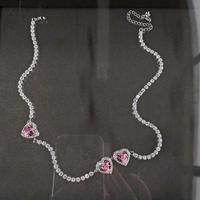 Bijoux tendance pour femmes, accessoires de mode modernes avec détails en pierre, idéaux pour les soirées et comme cadeaux de luxe : bagues, boucles d'oreilles clous, colliers et bracelets