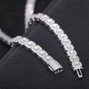 Bracelet chaîne cubaine en moissanite de créateur en argent sterling 925 avec pierres VVS – Collection de bijoux de luxe - Product Image 4