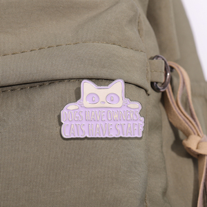 Broche en émail pour animaux de compagnie, <span class=keywords><strong>chien</strong></span> a un propriétaire, <span class=keywords><strong>chat</strong></span> a un personnel, badge de revers, bijoux, cadeau pour les amis, vente en gros - Product Image 3