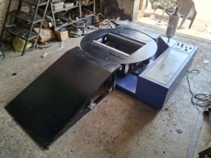 Enrouleur de bobines semi-automatique pour emballage extensible de bobines ou de rouleaux. - Product Image 3