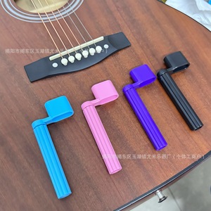 Cambiador de cuerdas de guitarra, herramienta de afinación de plástico ABS para guitarra eléctrica acústica, accesorios, enrollador de cuerdas colorido - Product Image 1