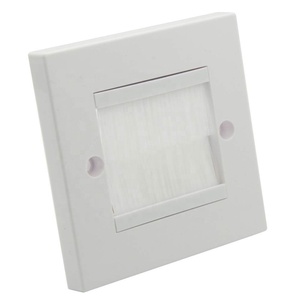 Plaque murale de type 86x86 standard britannique, 2 modules, pour passage de câbles basse tension, plaque d'entrée de câbles - Product Image 1