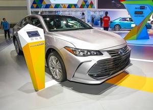 2025 Feng Tian Asia Dragon 2.0L 152HP CVT berline hybride nouvelle énergie essence batterie voiture électrique exportation - Product Image 3