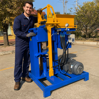 Machine automatique de fabrication de blocs en terre cuite et cendres volantes avec moteur diesel