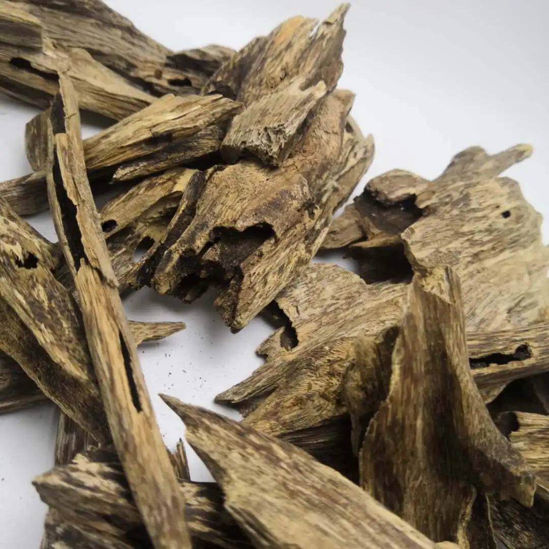 Hoge Kwaliteit Agarwood Chips Uit China Lek Insect Chips Oud Agarwood Natuurlijke Parfums Rauw Agarwood Oud Chips Oud Hout